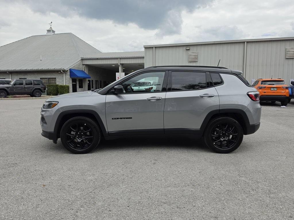 Used 2022 Jeep Compass Latitude FWD image 6