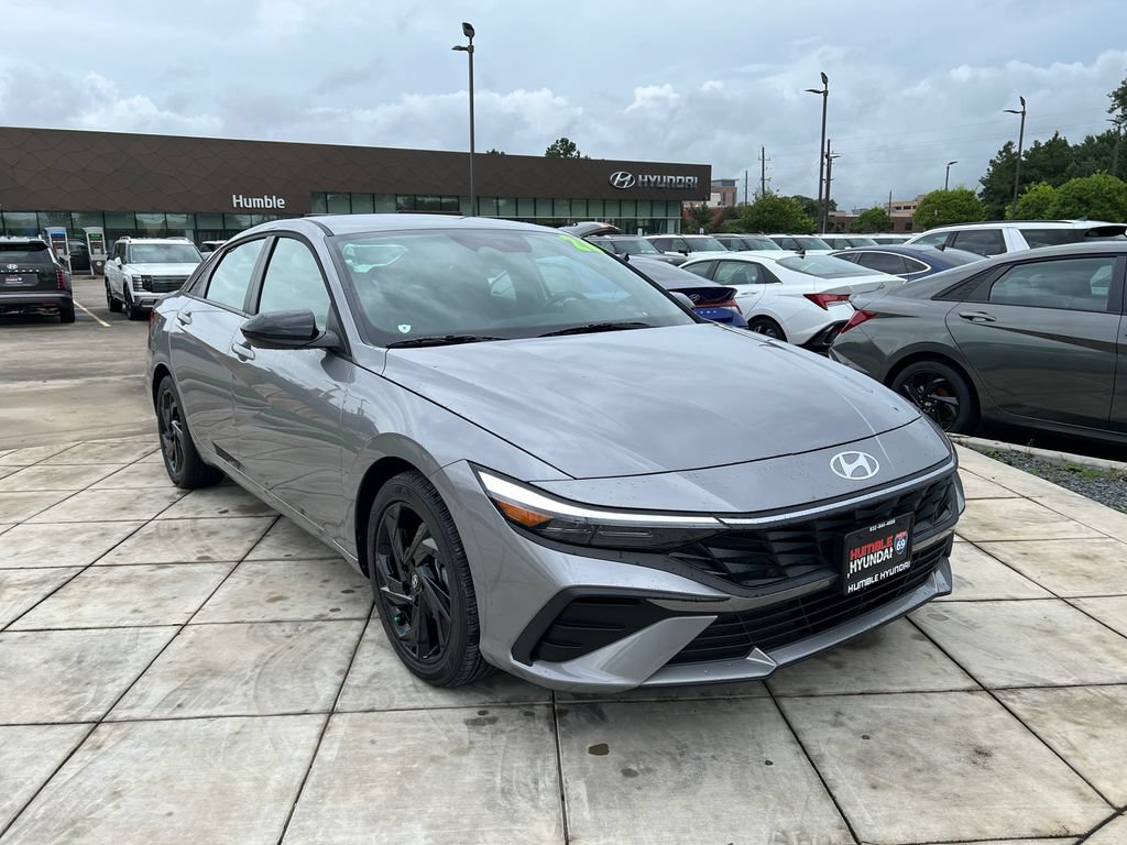 Certified 2026 Hyundai Elantra Sport FWD image 3