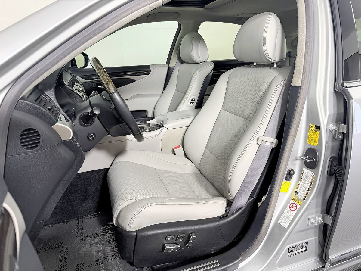 Used 2014 Lexus LS 460 w/ Comfort Package RWD image 38