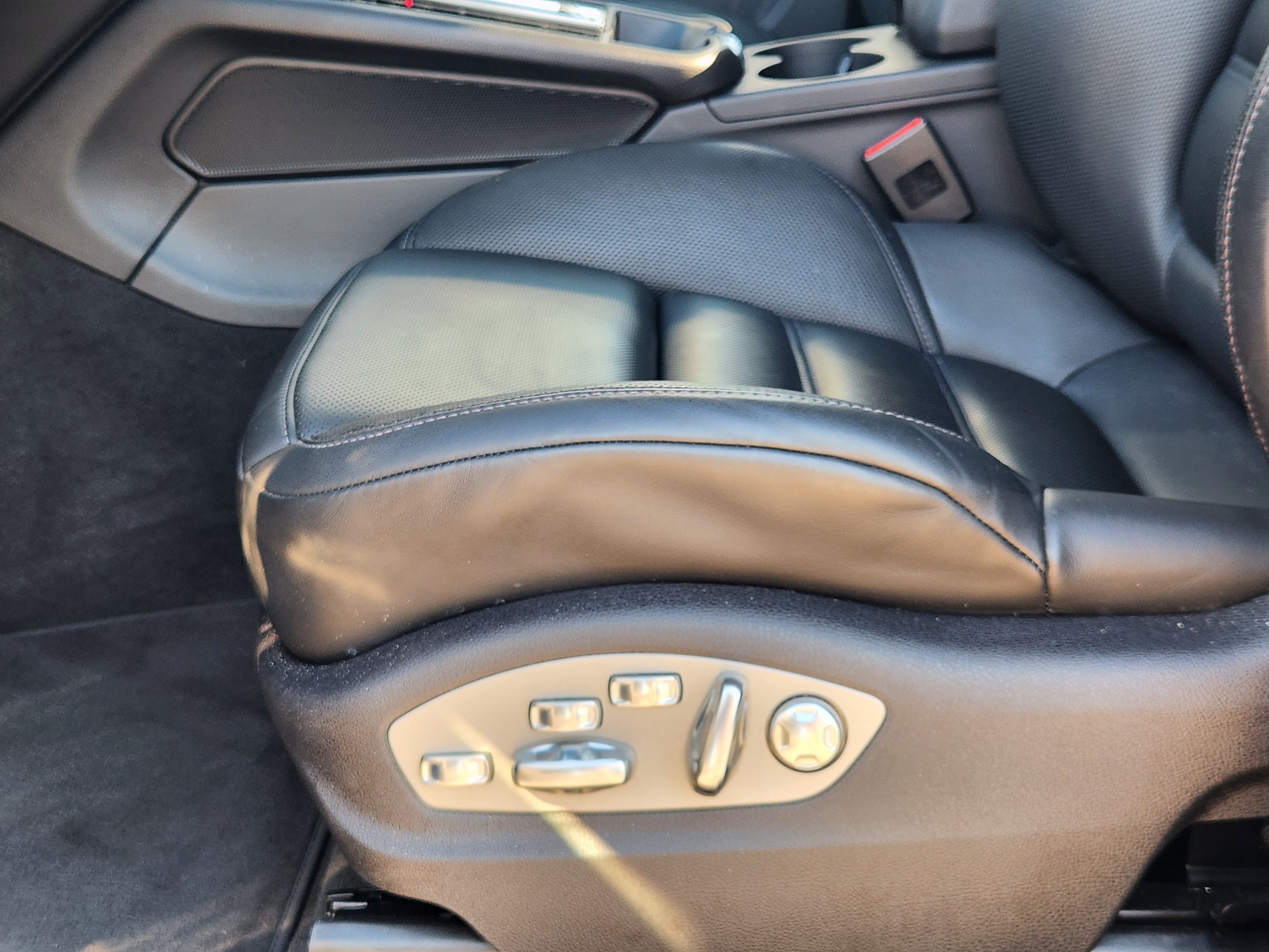 Certified 2026 Porsche Macan AWD/4WD image 27