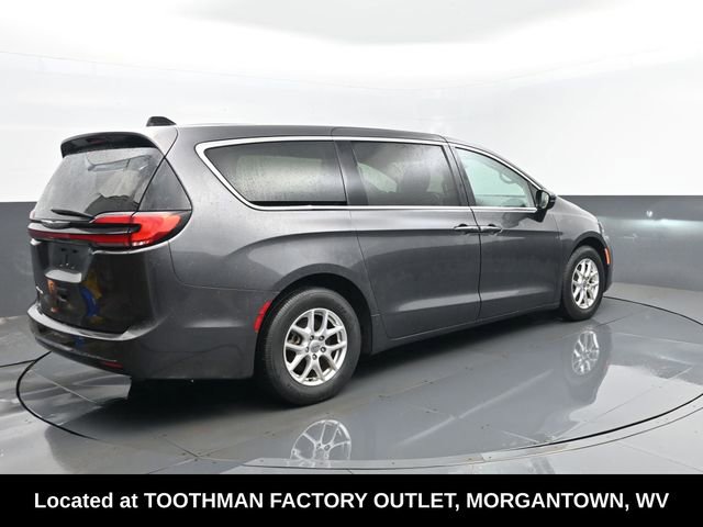 Used 2023 Chrysler Pacifica Touring-L image 24