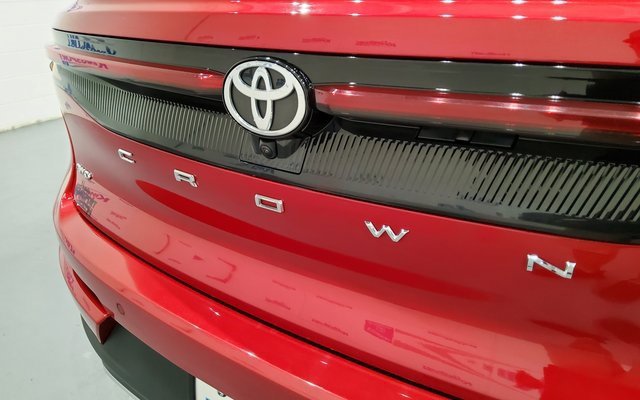 Used 2023 Toyota Crown Limited image 42