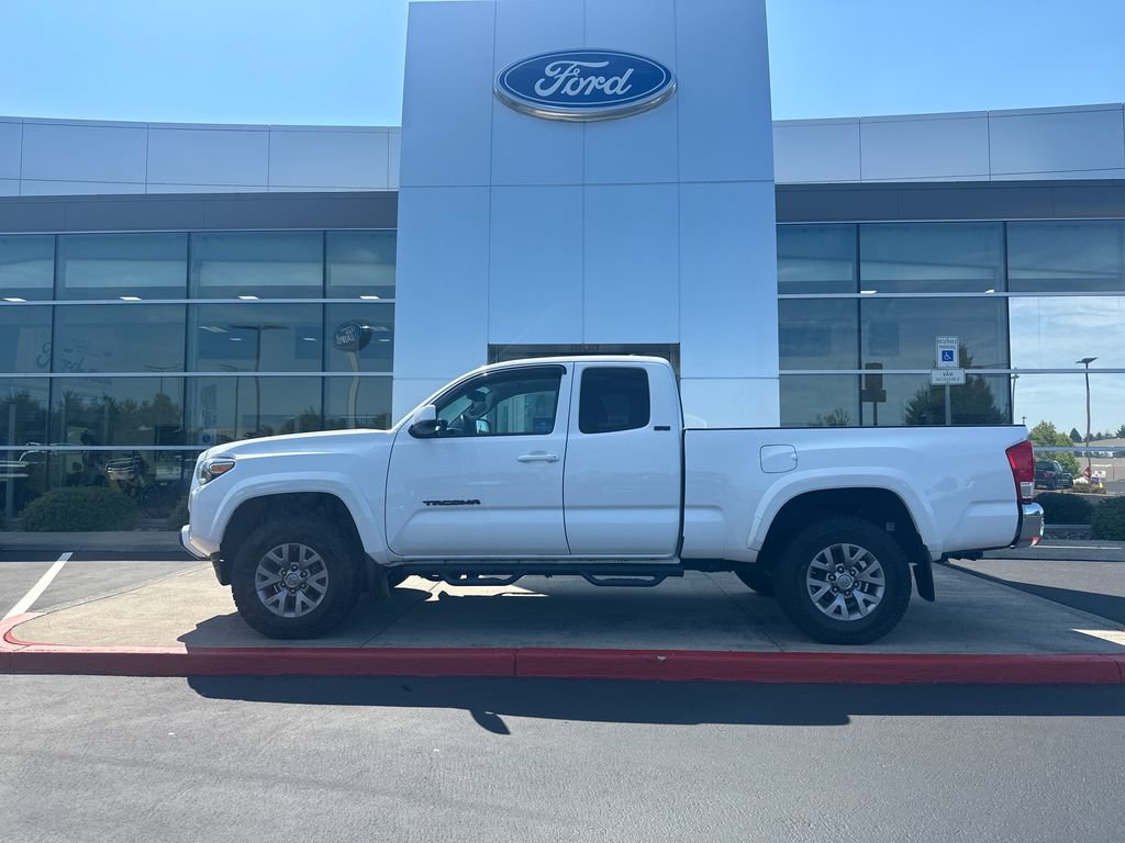 Used 2016 Toyota Tacoma SR5 w/ SR5 Appearance Package (SN) AWD/4WD image 1