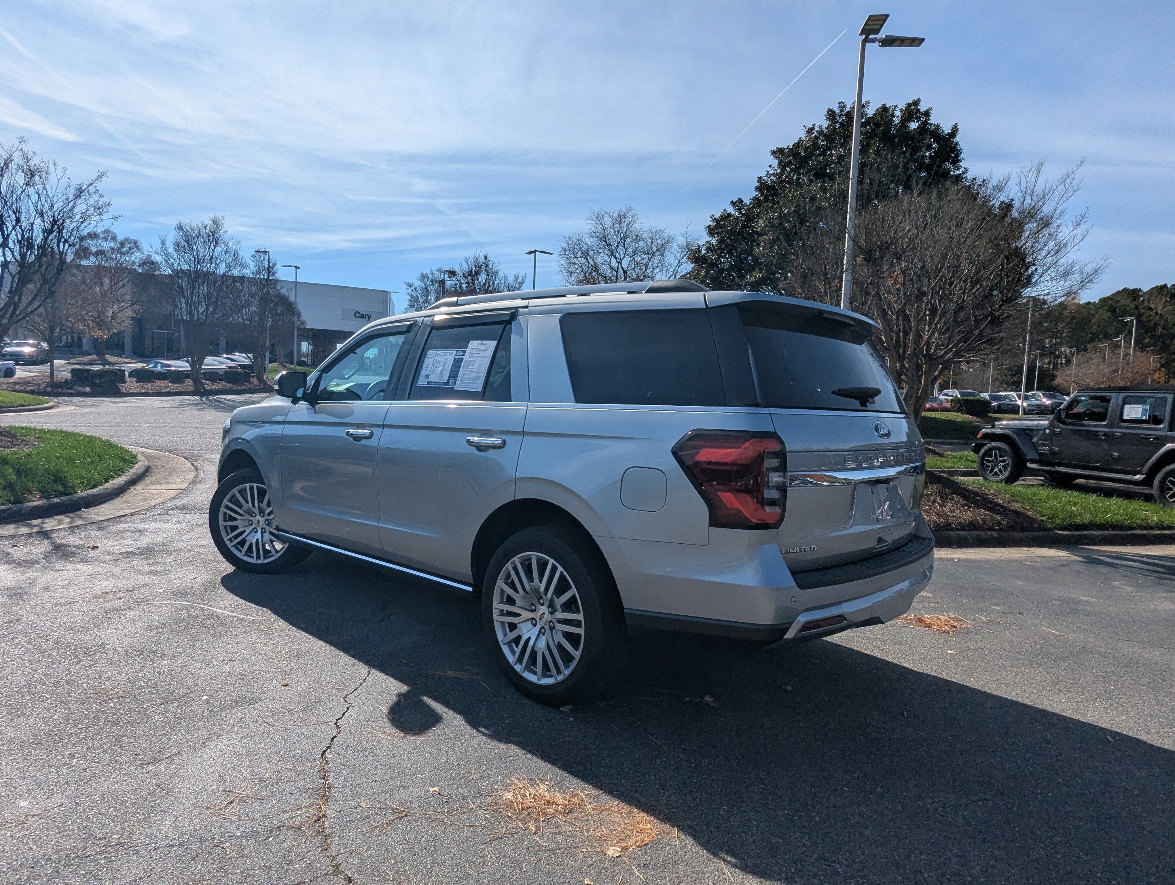 Used 2024 Ford Expedition Limited image 7