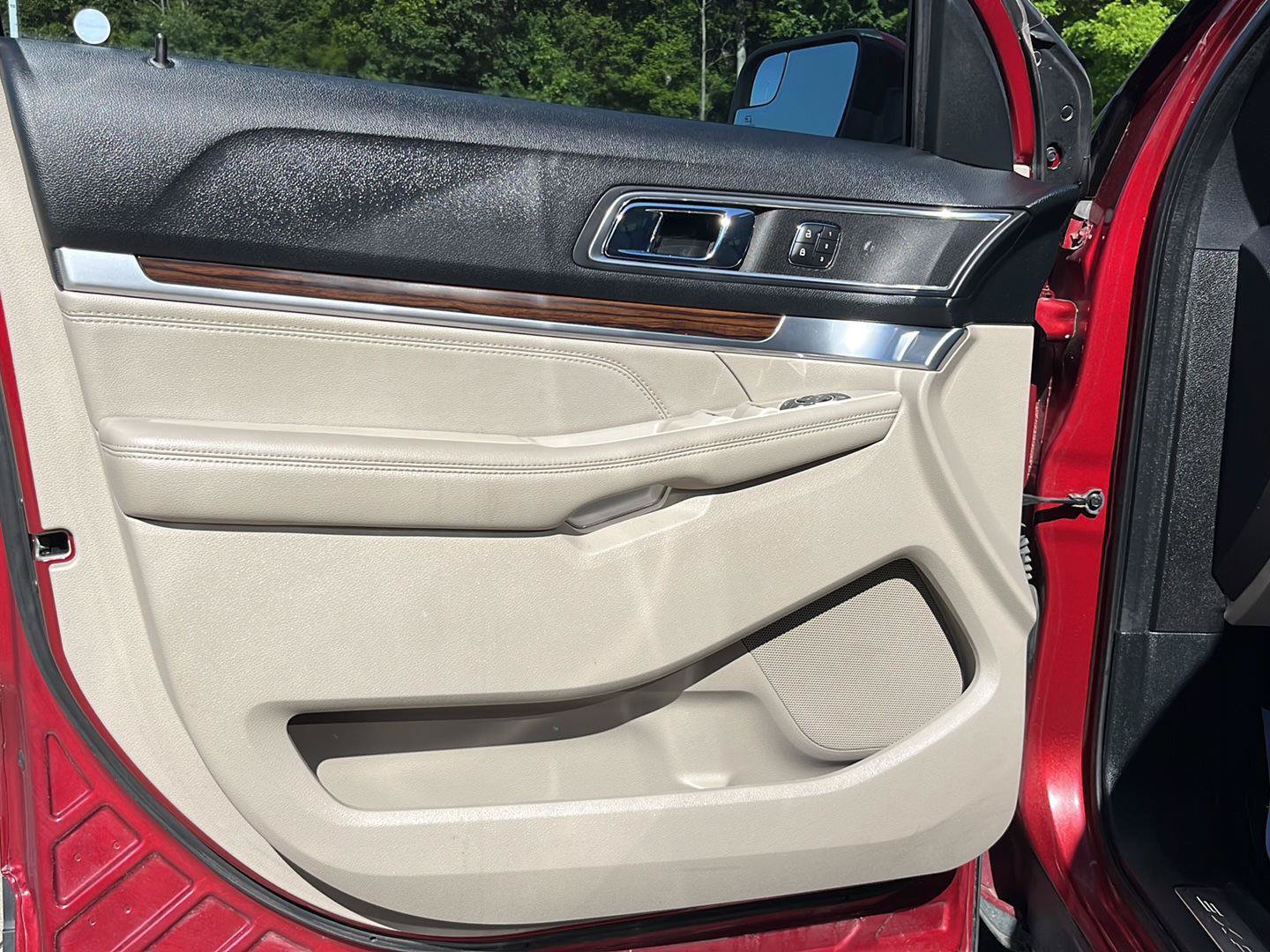 Used 2018 Ford Explorer Limited FWD image 12