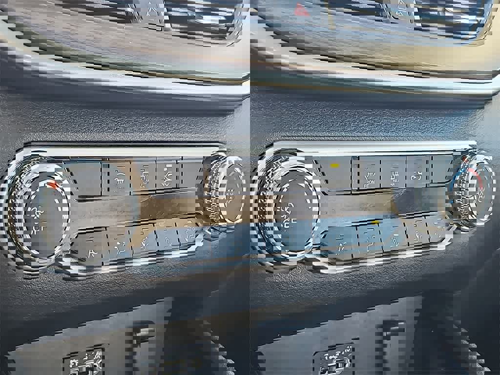 Used 2024 Nissan Altima 2.5 SV image 12