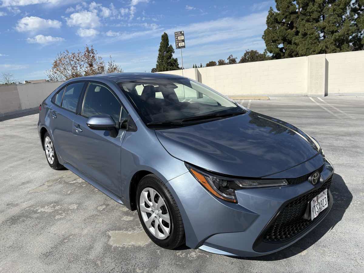 Used 2025 Toyota Corolla LE image 28