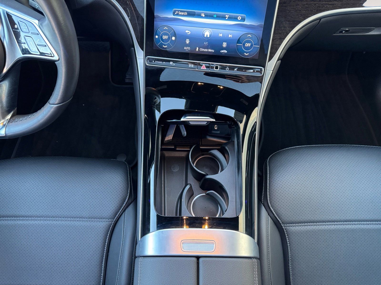 Used 2025 Mercedes-Benz GLC 300 4MATIC image 11