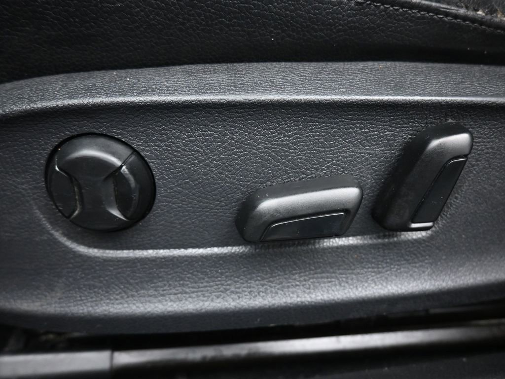 Used 2014 Volkswagen Passat 1.8T Wolfsburg Edition image 13