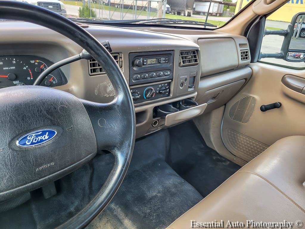 Used 2004 Ford F550 2WD Regular Cab Super Duty image 17