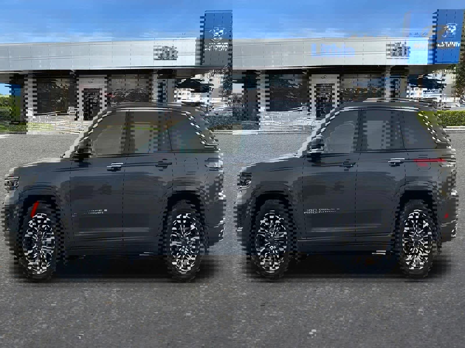 Used 2024 Jeep Grand Cherokee Overland w/ Trailer Tow Package image 5