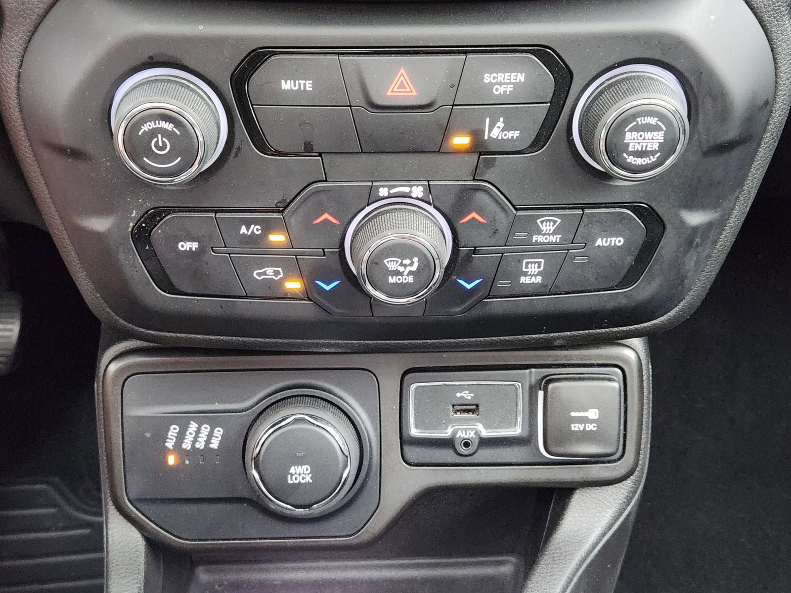 Used 2023 Jeep Renegade Latitude w/ Sun/Sound Group AWD/4WD image 27