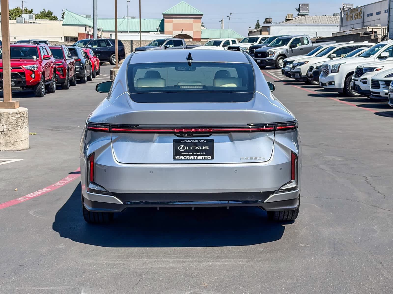 New 2026 Lexus ES 350e FWD image 3