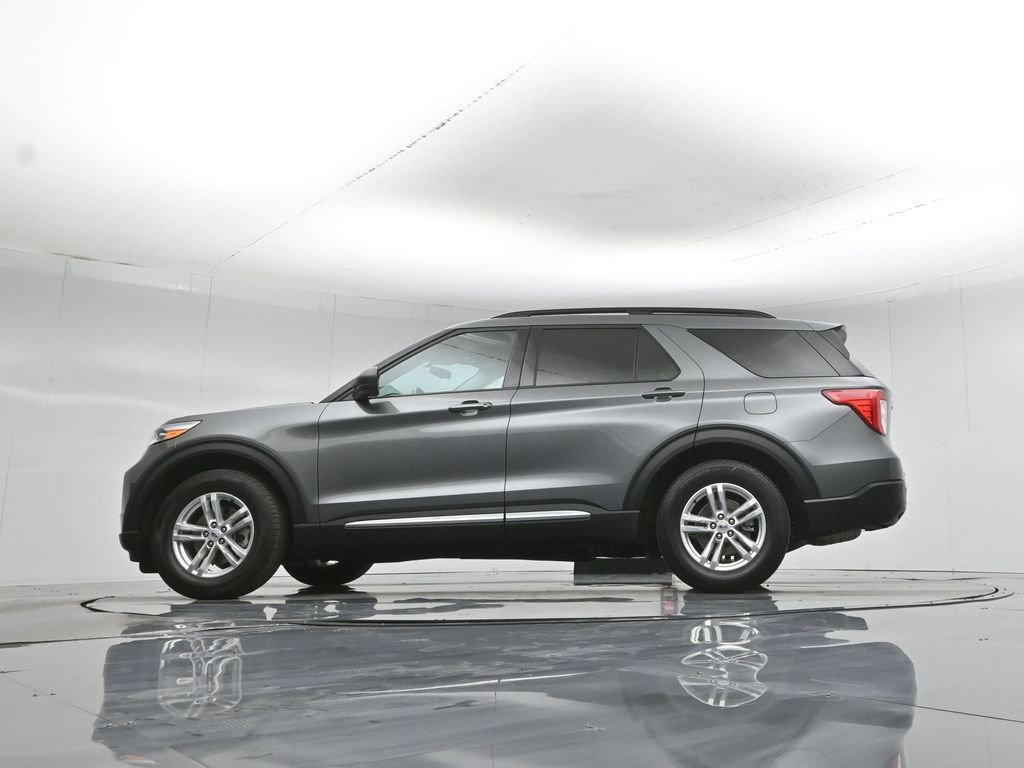 Used 2023 Ford Explorer XLT image 50