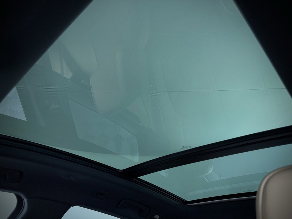 New 2025 Porsche Macan image 6