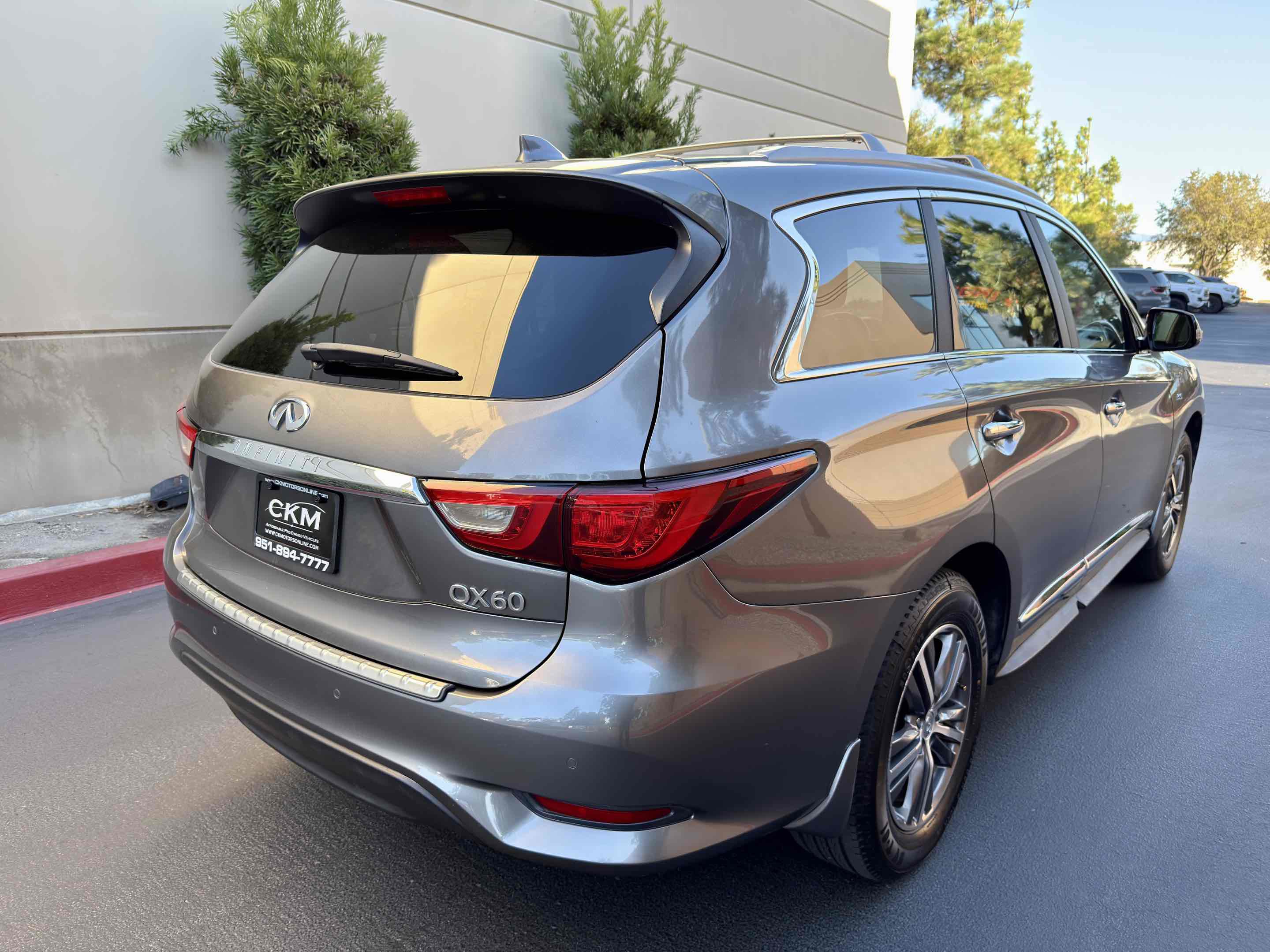 Used 2017 INFINITI QX60 FWD w/ Premium Plus Package image 8