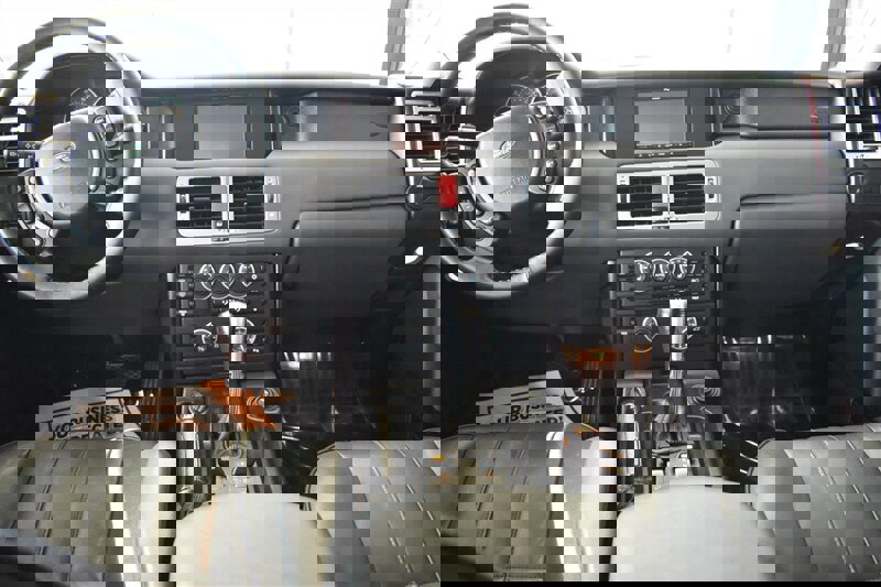 Used 2005 Land Rover Range Rover HSE image 27