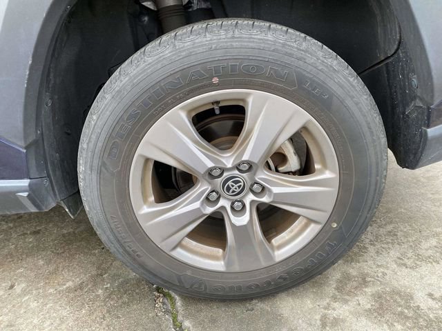 Used 2022 Toyota RAV4 XLE w/ Convenience Package image 7