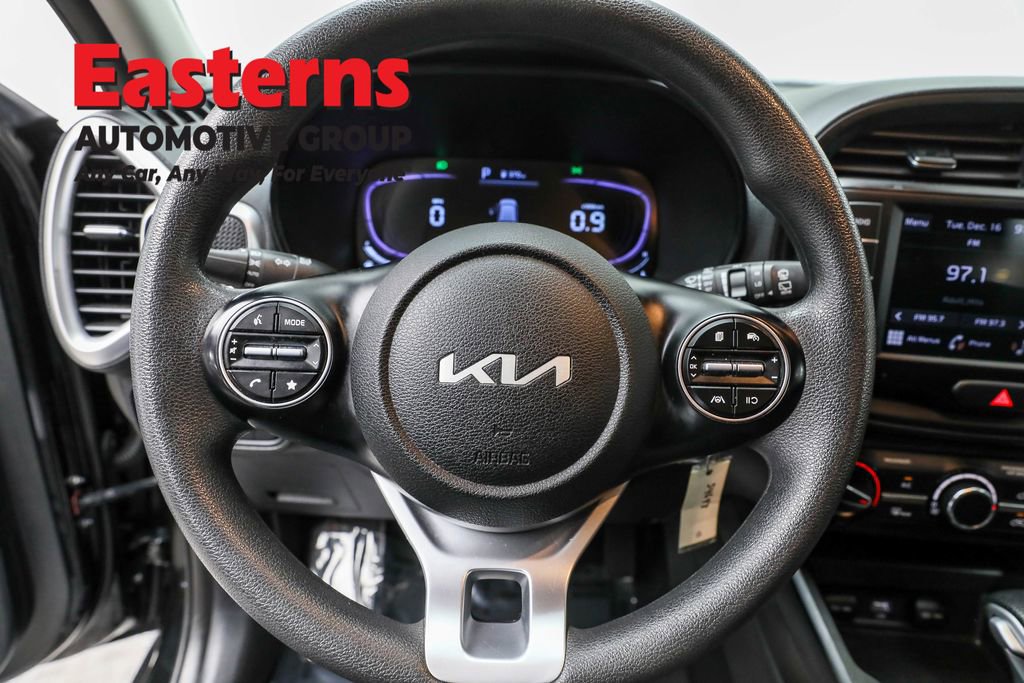Used 2023 Kia Soul LX image 16