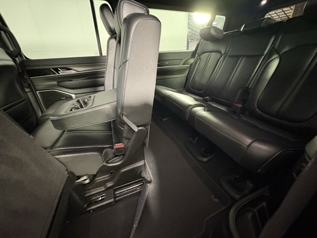 Used 2024 Jeep Wagoneer L Series II image 9