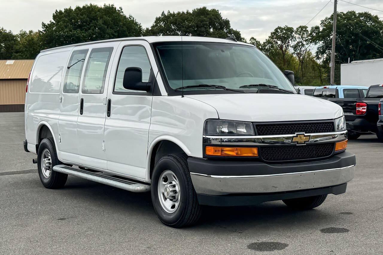 Used 2025 Chevrolet Express 2500 w/ Driver Convenience Package RWD image 1
