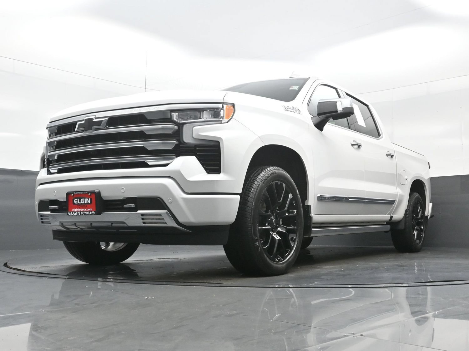 Used 2025 Chevrolet Silverado 1500 High Country AWD/4WD image 31
