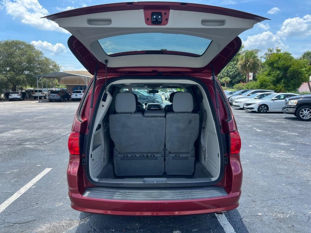 Used 2012 Volkswagen Routan SEL FWD image 20