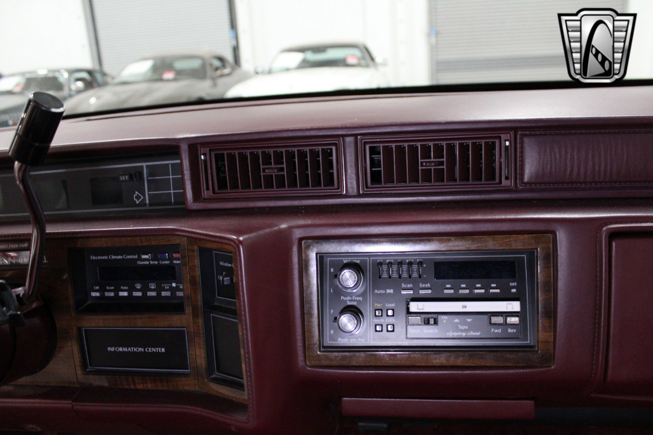 Used 1992 Cadillac De Ville Coupe image 23