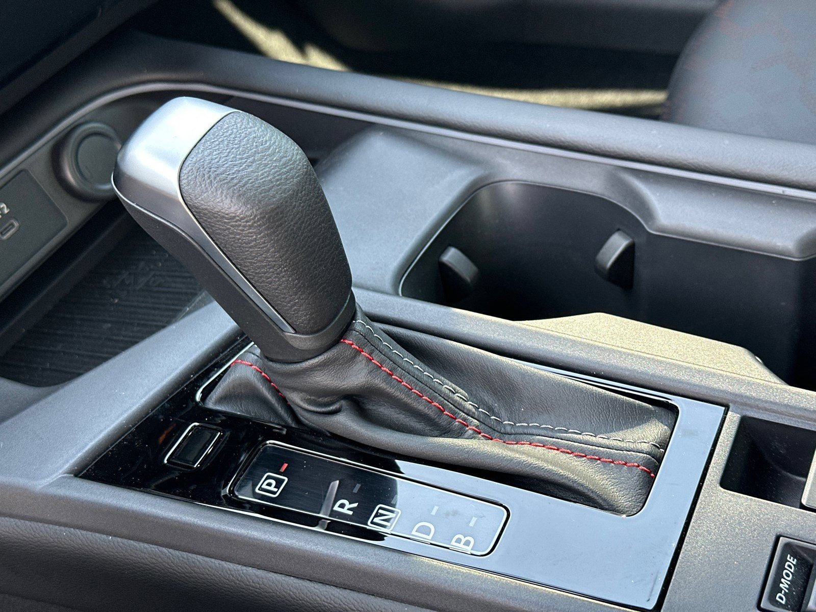New 2026 Nissan Sentra SR w/ SR Premium Package FWD image 33