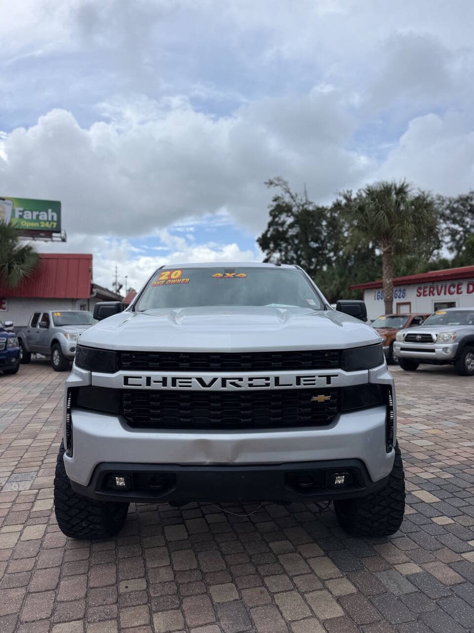 Used 2020 Chevrolet Silverado 1500 Custom w/ Custom Value Package AWD/4WD image 3