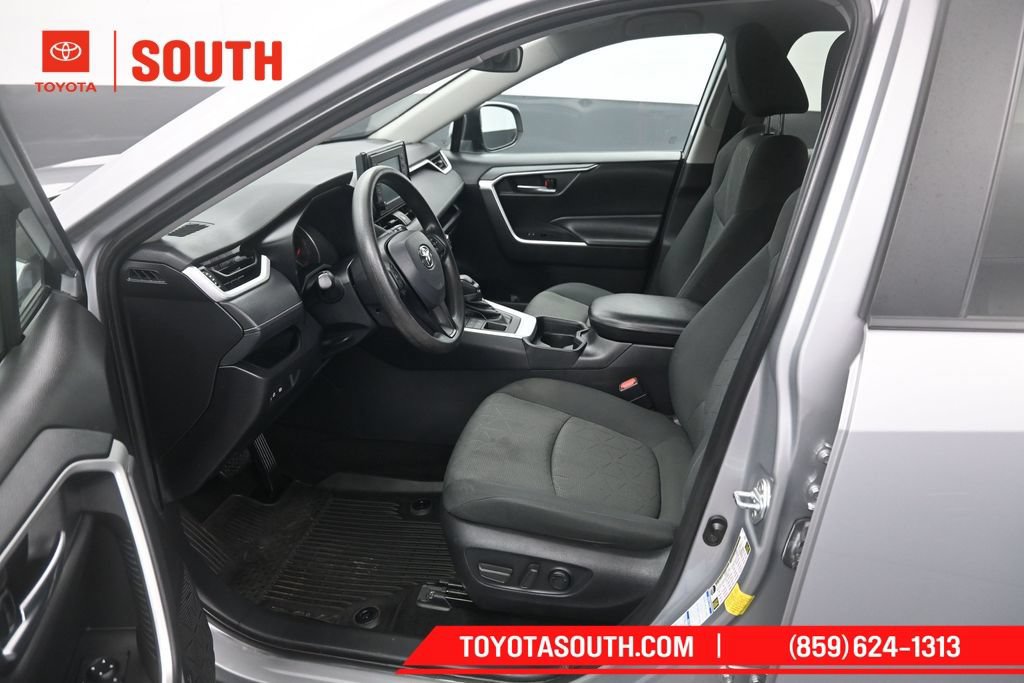 Used 2021 Toyota RAV4 XLE AWD/4WD image 29
