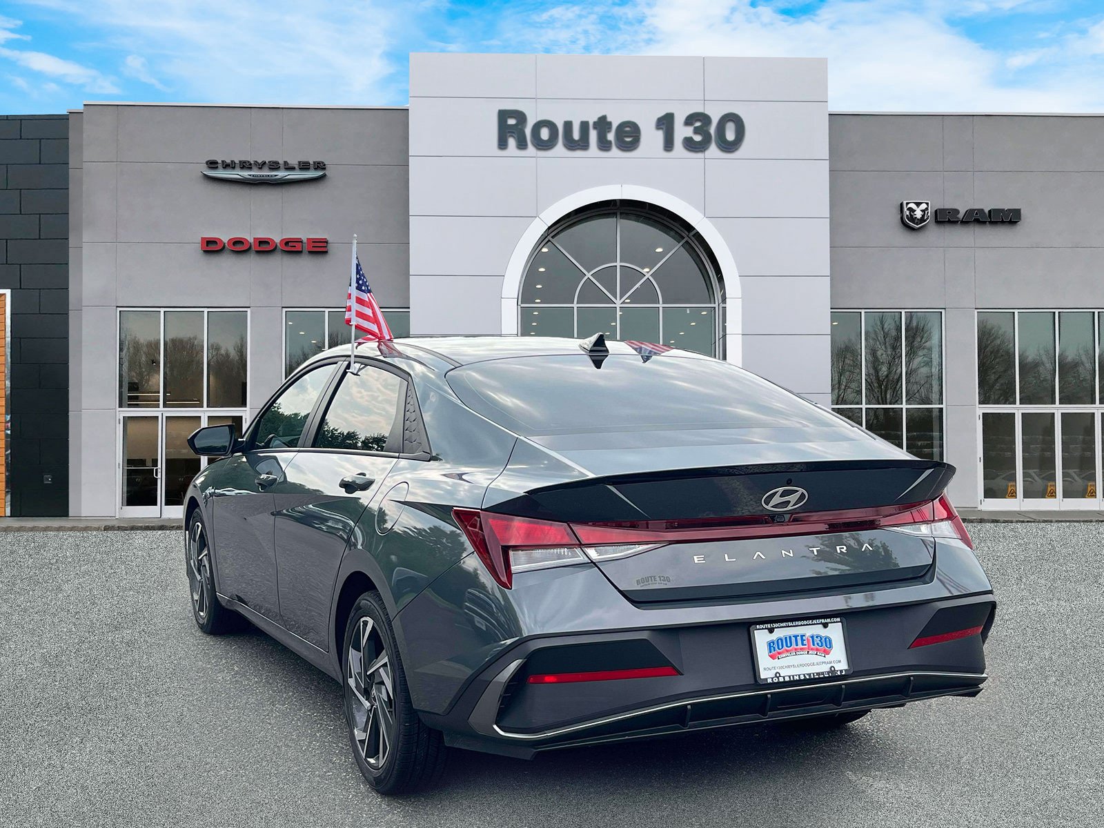 Used 2025 Hyundai Elantra Sport FWD image 3