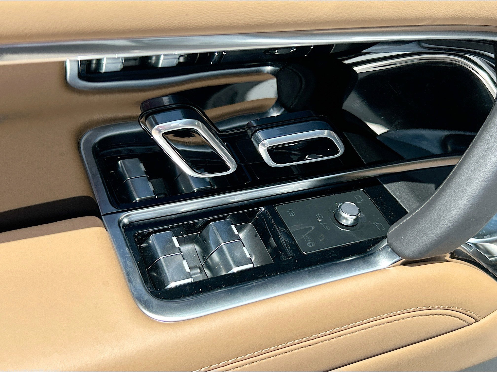 New 2025 Land Rover Range Rover SE image 17