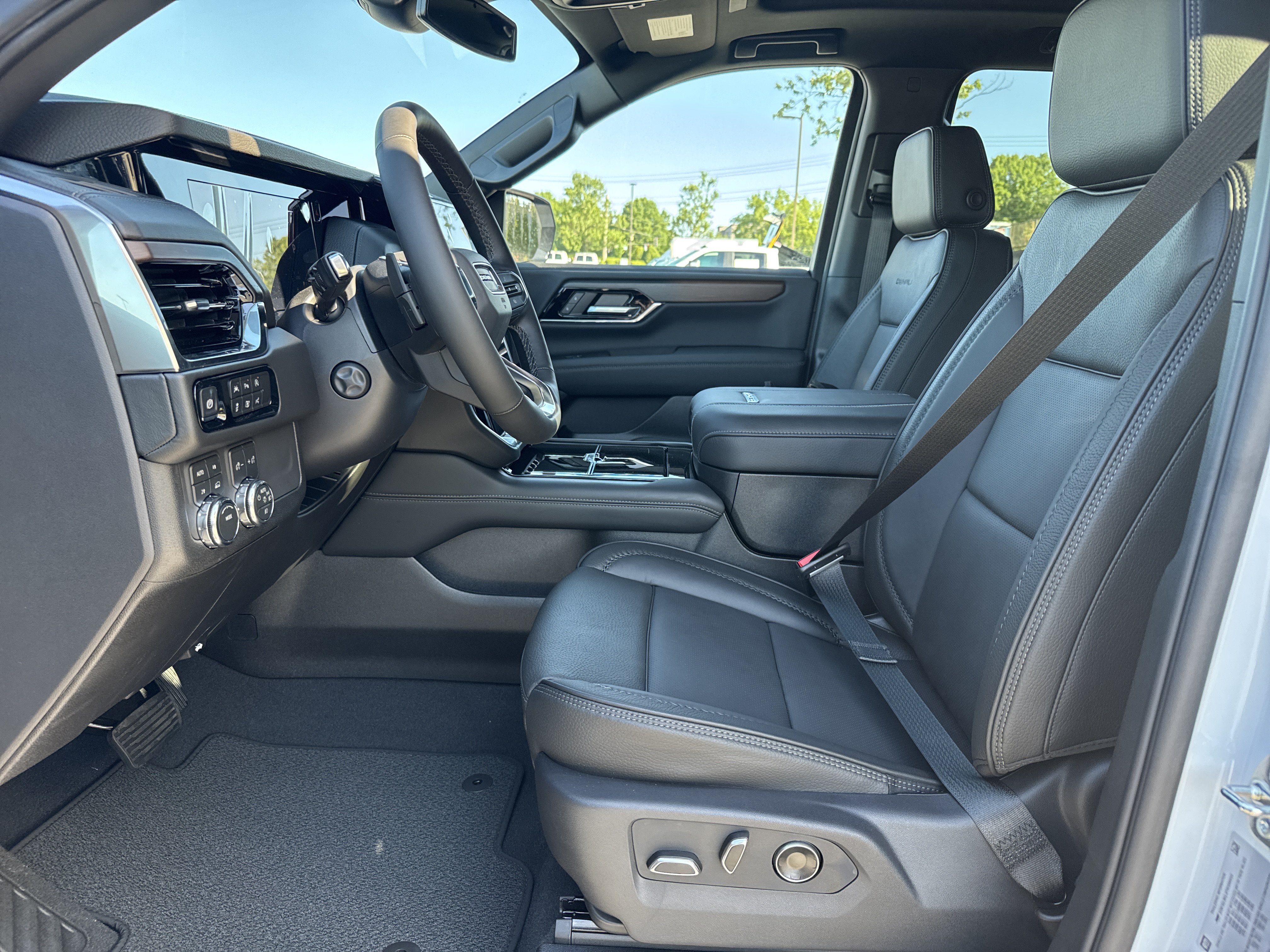 New 2026 GMC Yukon XL Denali w/ Sun & Power Step Package AWD/4WD image 16