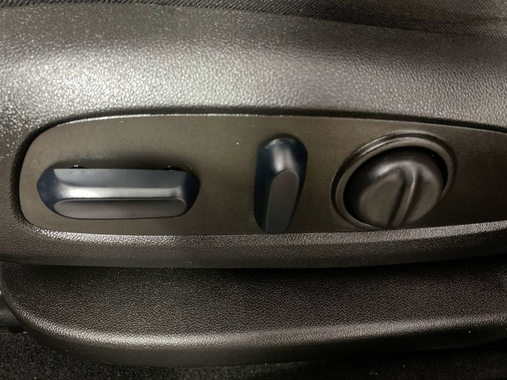 Certified 2023 GMC Acadia SLE w/ Driver Convenience Package image 12