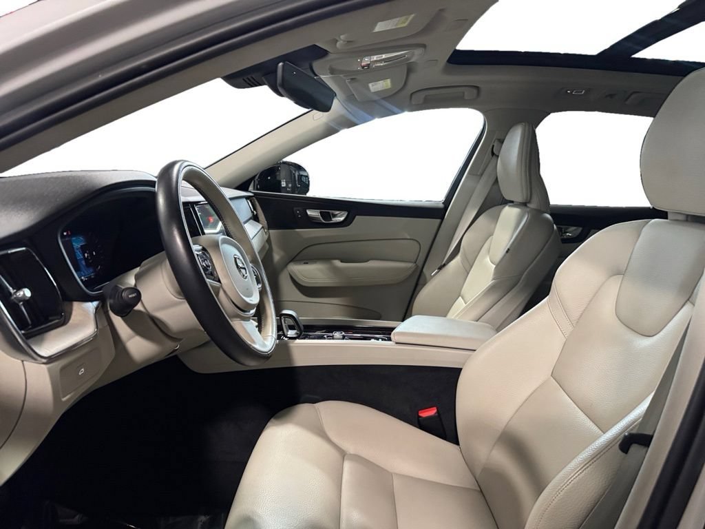 Used 2023 Volvo XC60 B5 Plus w/ Climate Package AWD/4WD image 15