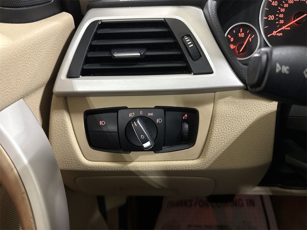 Used 2015 BMW 320i Sedan image 16