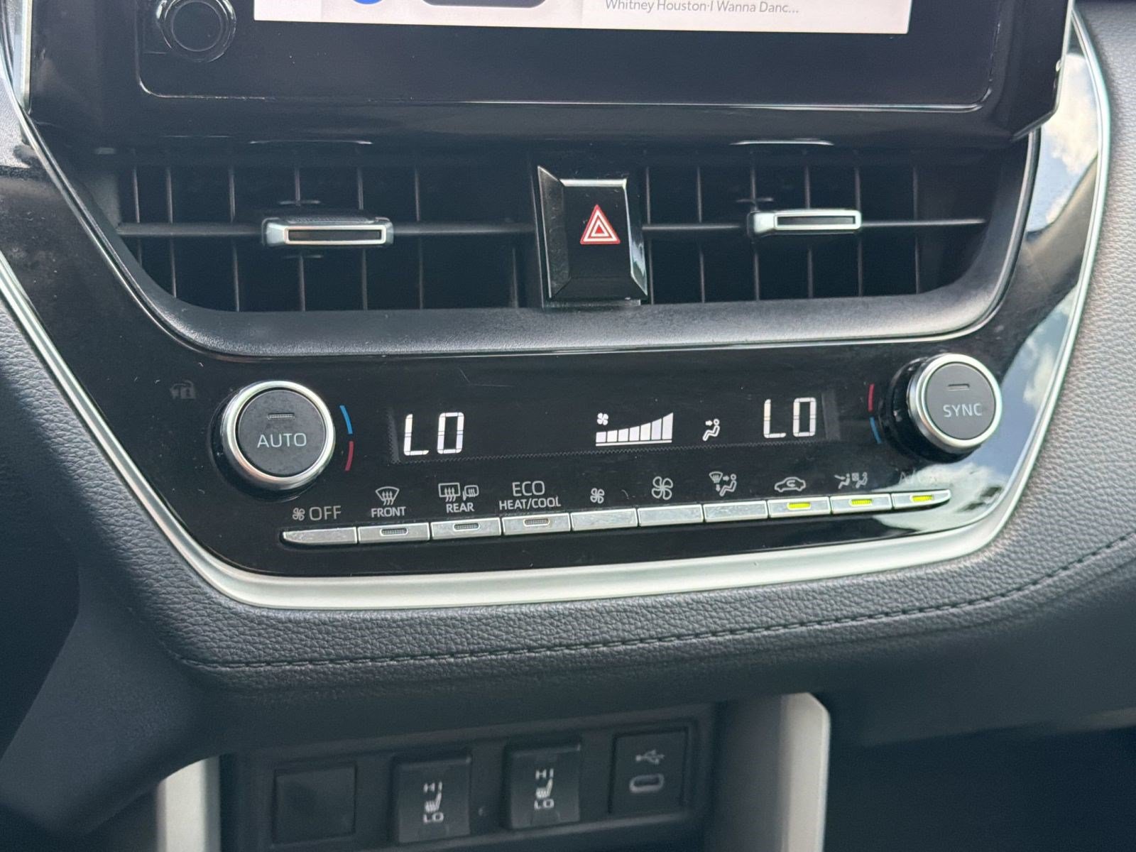 Used 2023 Toyota Corolla Cross XLE FWD image 28