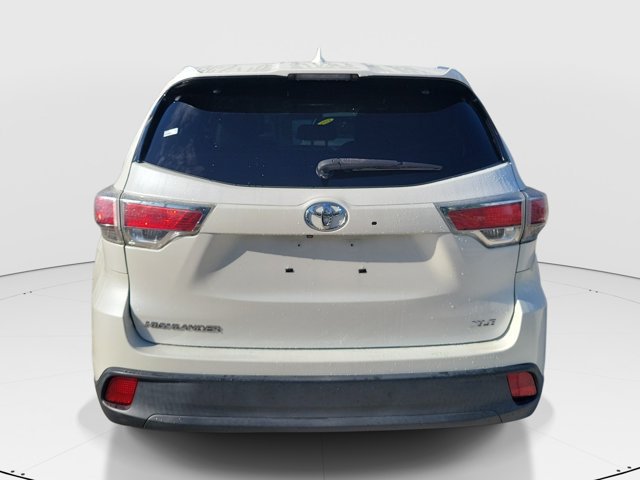 Used 2016 Toyota Highlander XLE FWD image 6