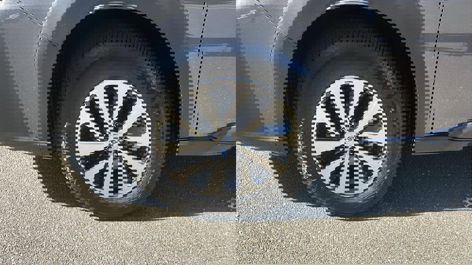 Used 2024 Subaru Outback Premium image 9