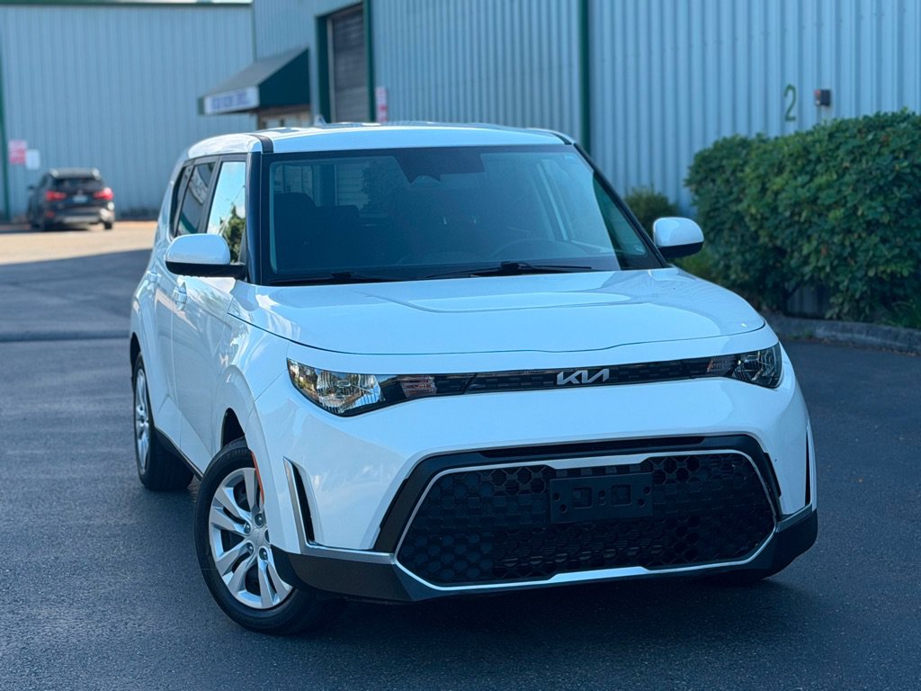 Used 2023 Kia Soul LX FWD image 4