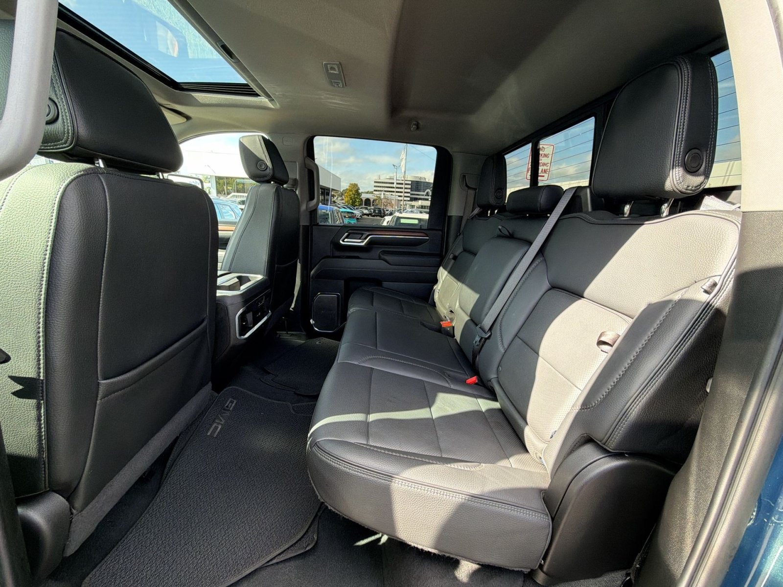 Used 2024 GMC Sierra 3500 Denali w/ Denali Reserve Package AWD/4WD image 25