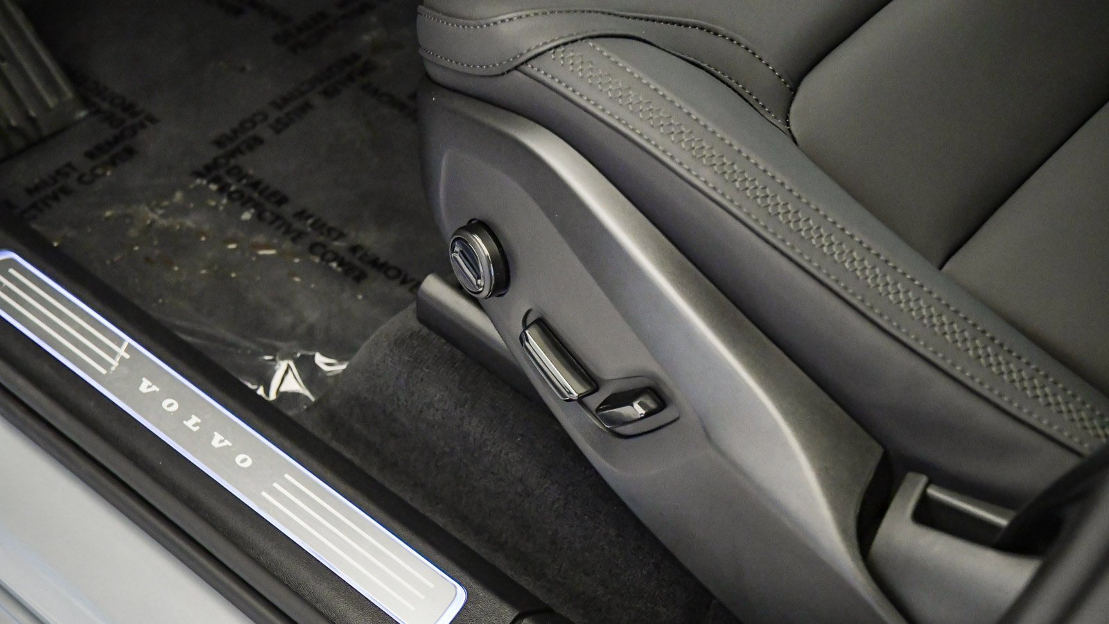 Certified 2025 Volvo XC90 B6 Core w/ Protection Package Premier image 26