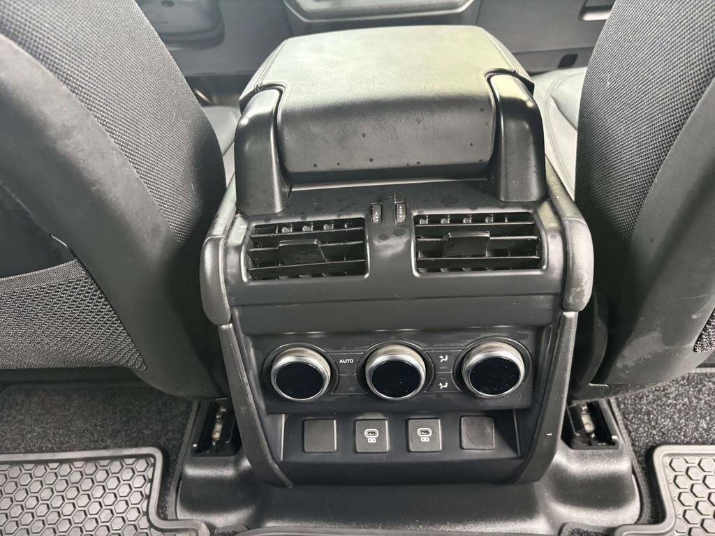 Used 2025 Land Rover Defender 110 V8 AWD/4WD image 18