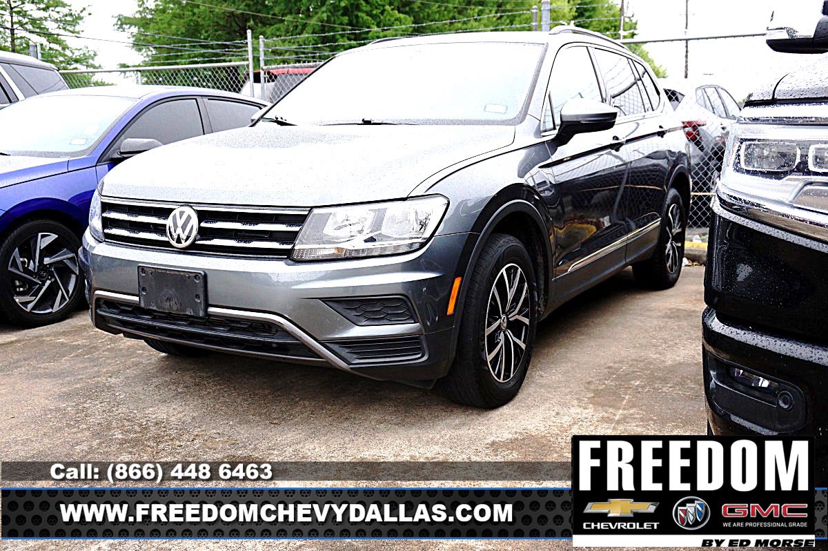Used 2021 Volkswagen Tiguan SE w/ Panoramic Sunroof Package FWD image 3