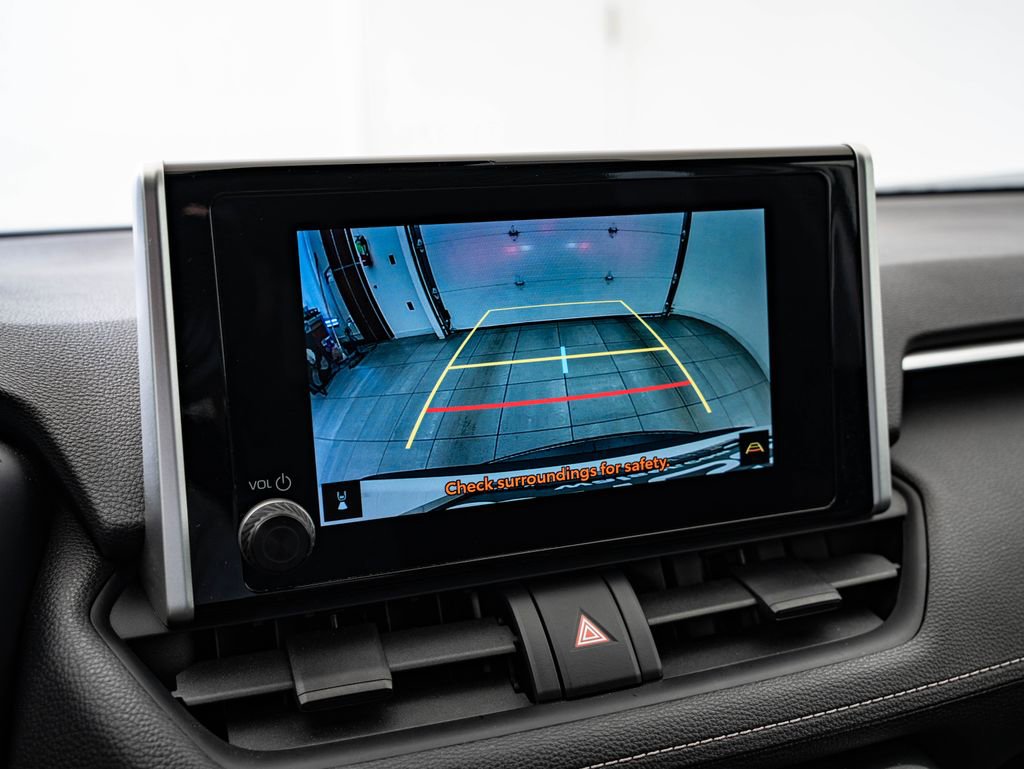 Used 2025 Toyota RAV4 LE AWD/4WD image 32