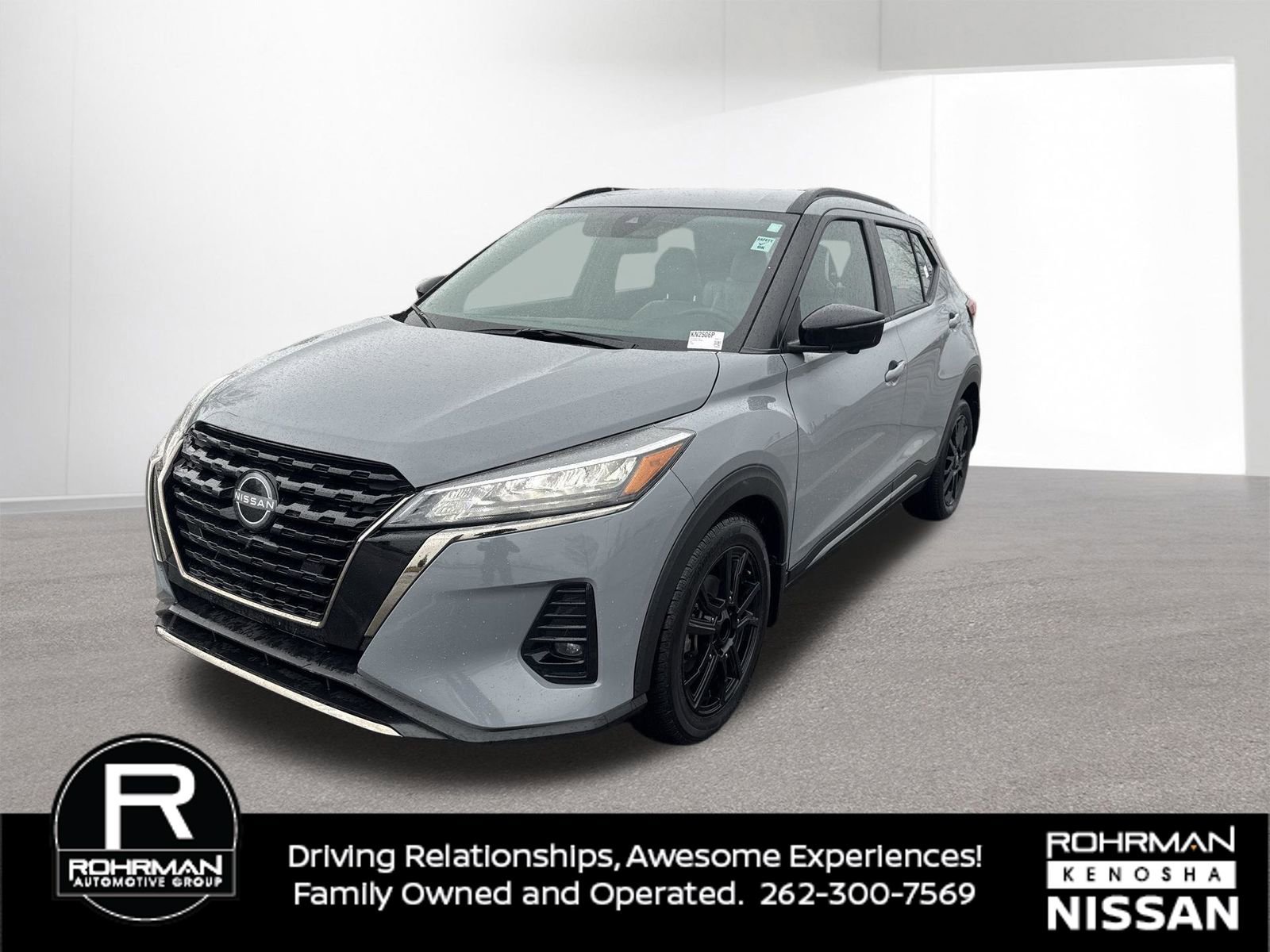 Used 2023 Nissan Kicks SR w/ SR Premium Package image 2