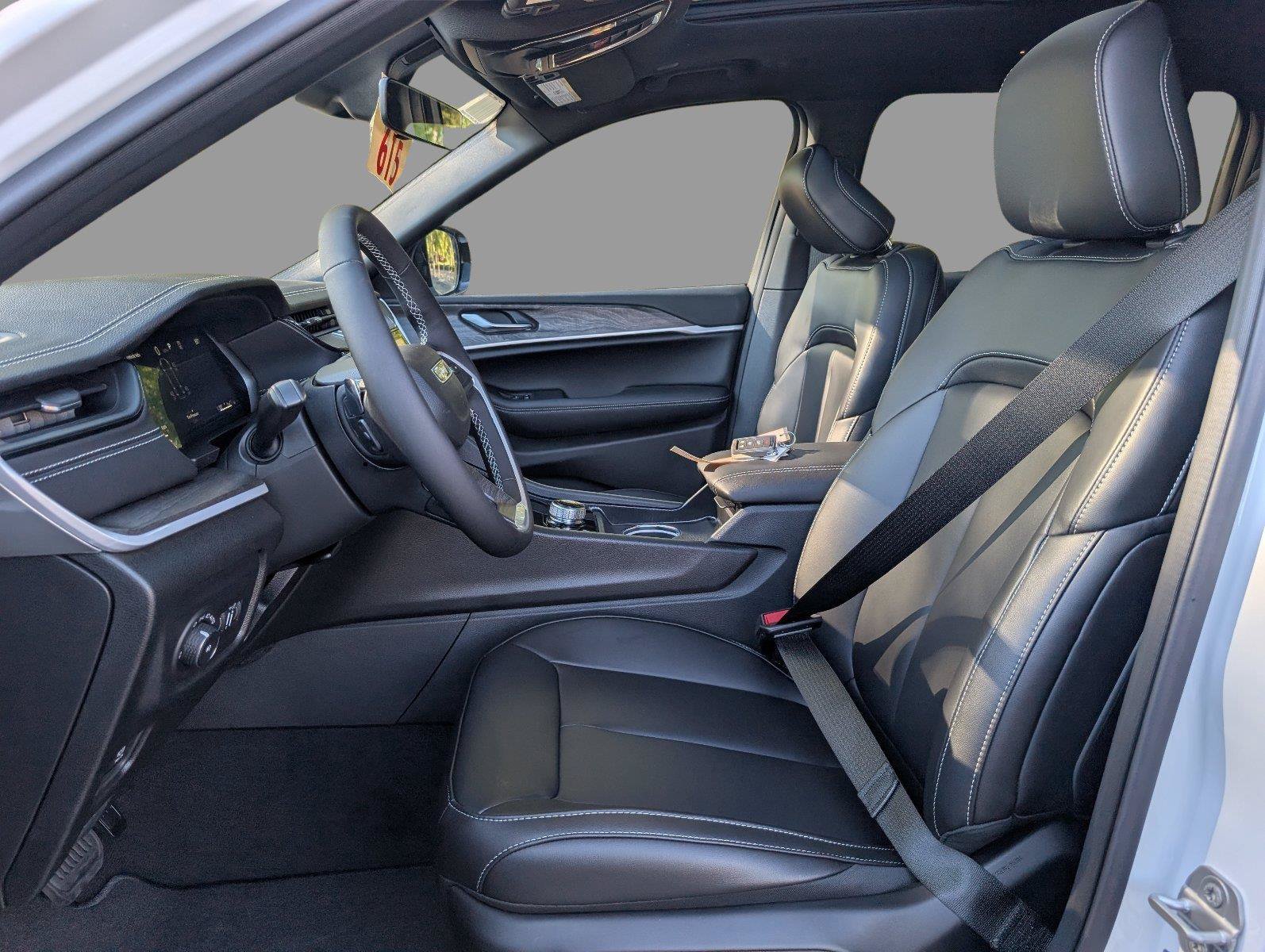New 2027 Jeep Grand Cherokee L Limited RWD image 17