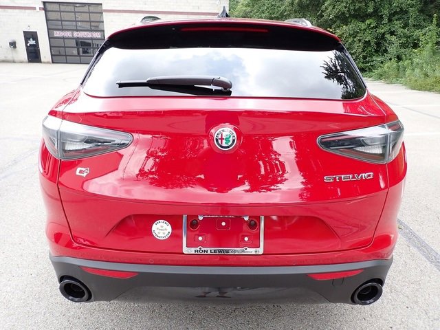 New 2025 Alfa Romeo Stelvio Sprint image 4
