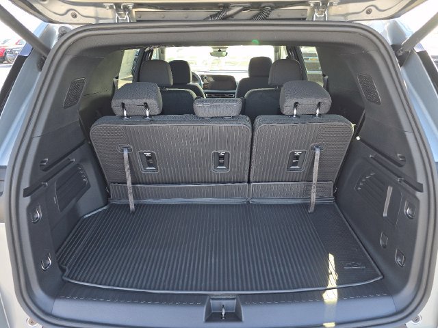 New 2027 Chevrolet Traverse LT w/ Driver Confidence Package FWD image 18